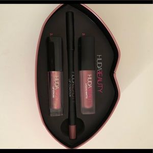 Huda Beauty Lip Kit